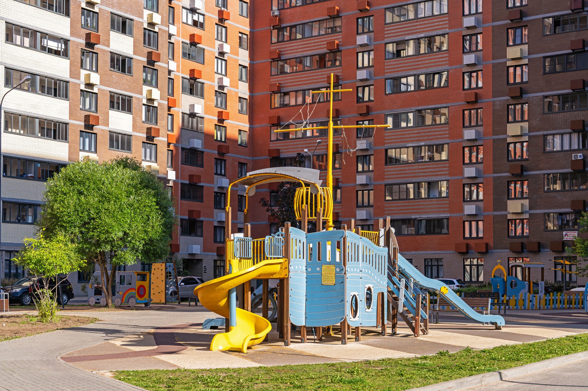 Детские площадки во дворе